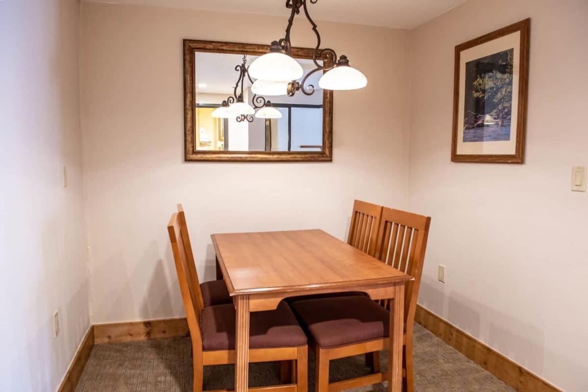 1Bd Suite 504 Perfect Location With Pool And Hot Tub Крестед Бют Екстериор снимка