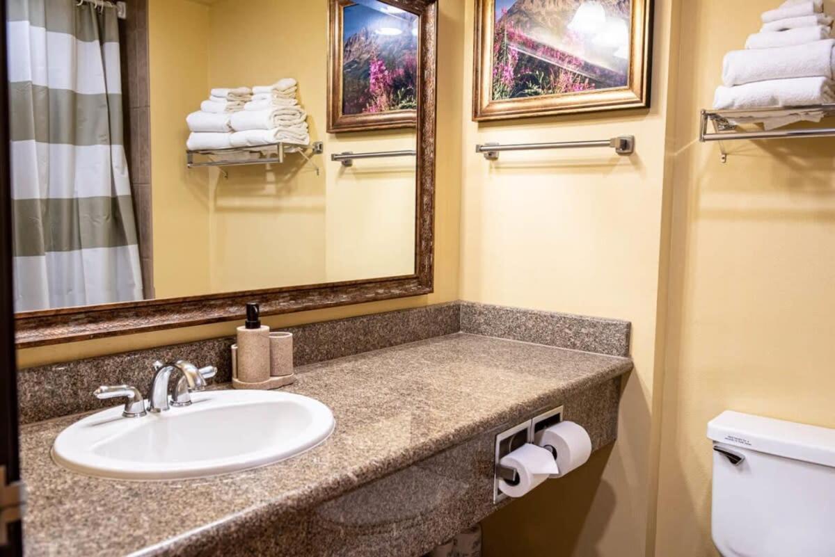 1Bd Suite 504 Perfect Location With Pool And Hot Tub Крестед Бют Екстериор снимка